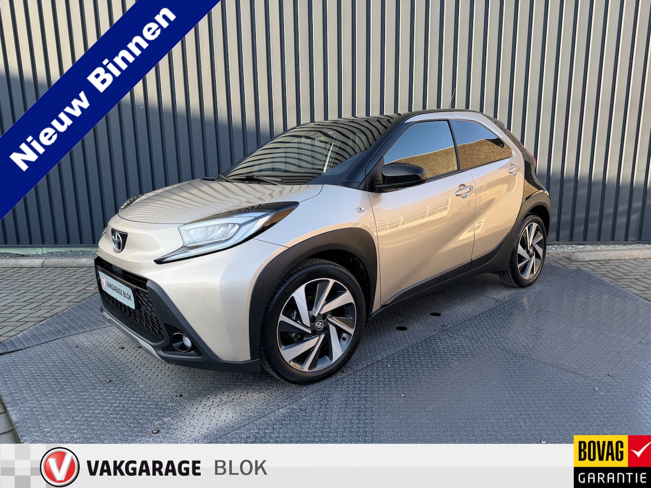 Toyota Aygo X - 1.0 VVT-i S-CVT Premium / Bi tone | JBL | Clima | PDC V+A | Rijklaar!! - AutoWereld.nl
