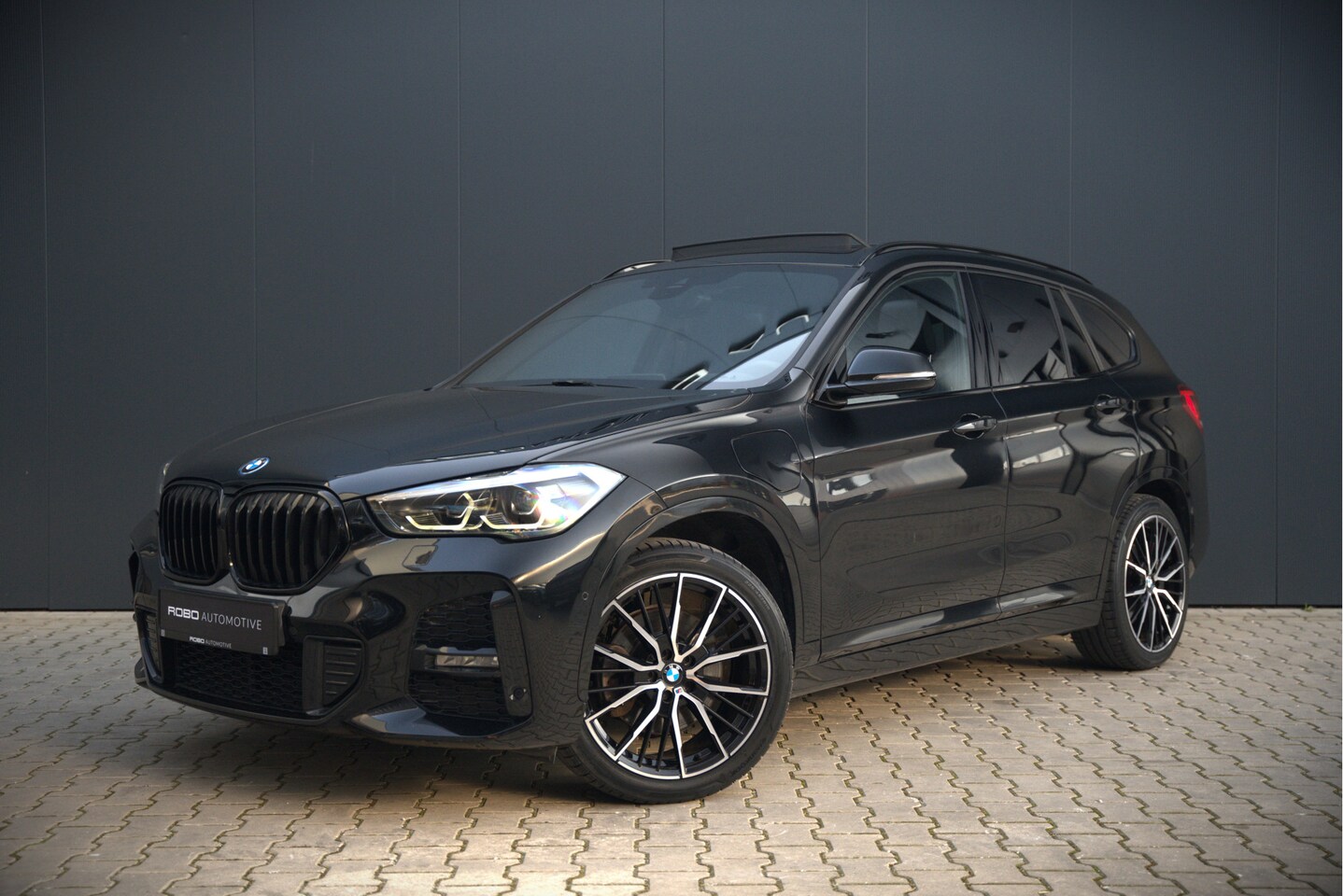 BMW X1 - xDrive25e eDrive Edition M Sport | Panoramadak | Leer | Head-Up Display | Camera | Shadowl - AutoWereld.nl