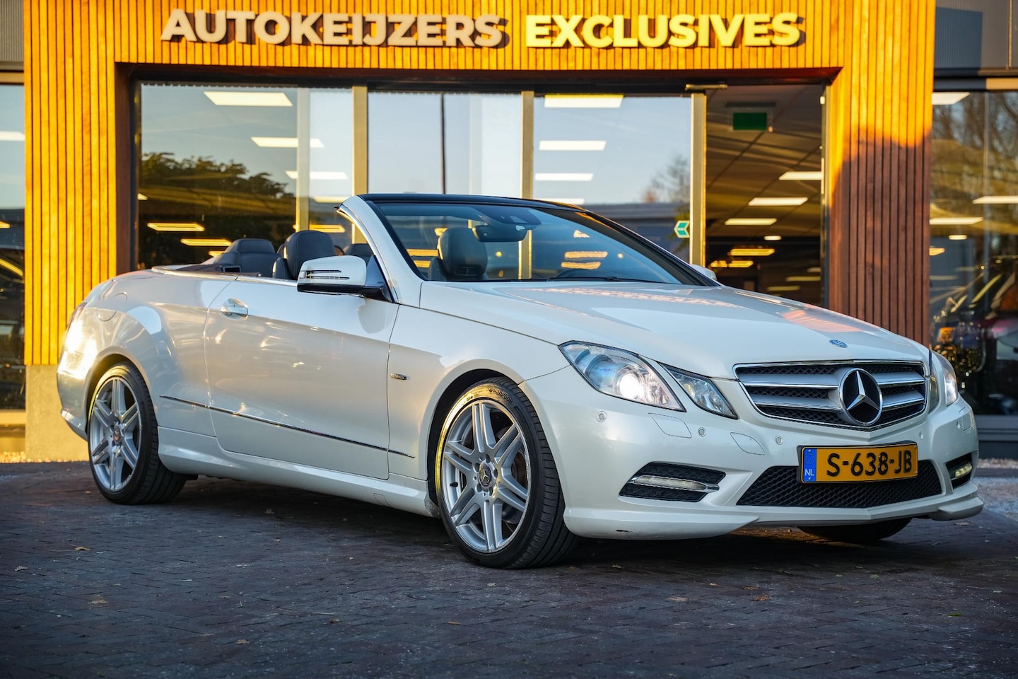 Mercedes-Benz E-klasse Cabrio - 250 CGI Elegance Leder Lendesteunen Mistlampen Koplampreiniging Hillhold 18"L.M. - AutoWereld.nl