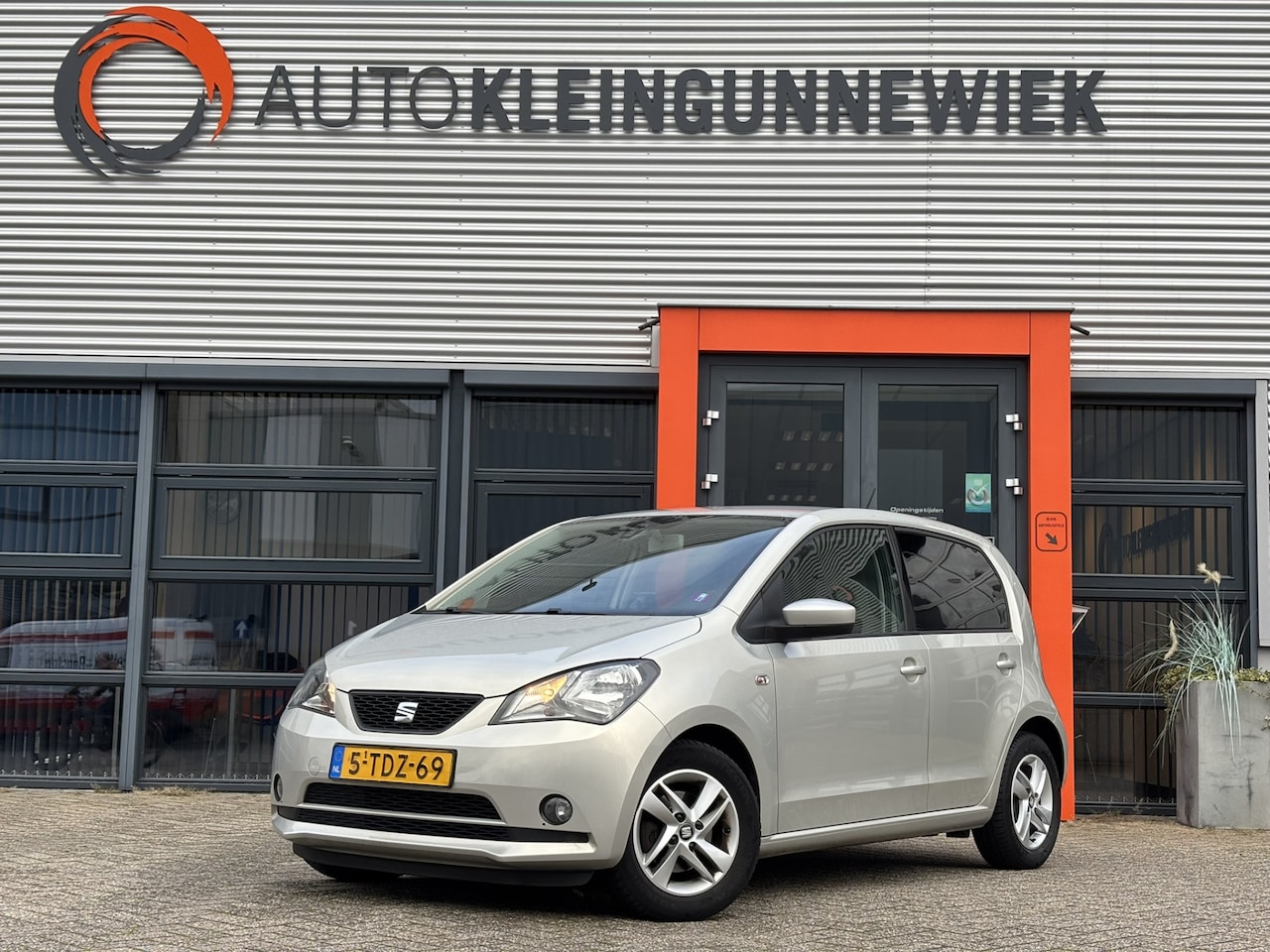 SEAT Mii - 1.0 Chill Out / Allseason Banden / Parkeersensoren / Navi / Airco / - AutoWereld.nl