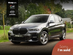 BMW X1 - xDrive20i M-Sport | Trekhk | Nav | 18" | Stoelverw | Camera | All Black