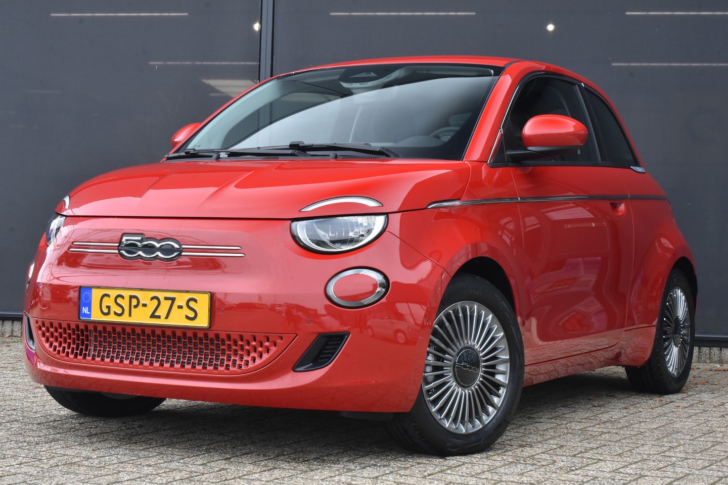 Fiat 500e - 42kWh 3 Fase | Comfort + Style Pack | Navigatie | Stoelverwarming | Dodehoek-Detectie | Ac - AutoWereld.nl