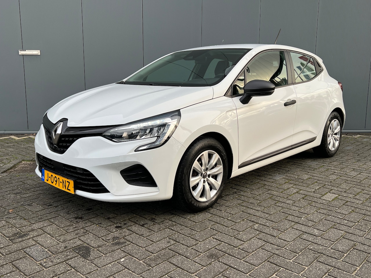 Renault Clio - 1.0 TCe 100pk Life | Airco | Cruise controle | Boordcomputer | Bluetooth | Trekhaak | Elek - AutoWereld.nl