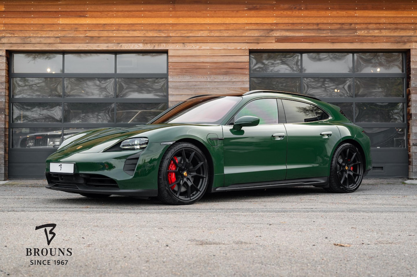 Porsche Taycan Cross Turismo - GTS 598pk | PTS British Racing Green | Oleo Leder Truffel | HUD | InnoDrive - AutoWereld.nl