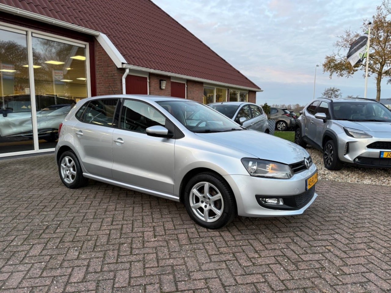 Volkswagen Polo - 1.2 TSI COMFORTLINE 5-DRS AIRCO/CRUISE/VELGEN/TREKHAAK/ENZ. - AutoWereld.nl