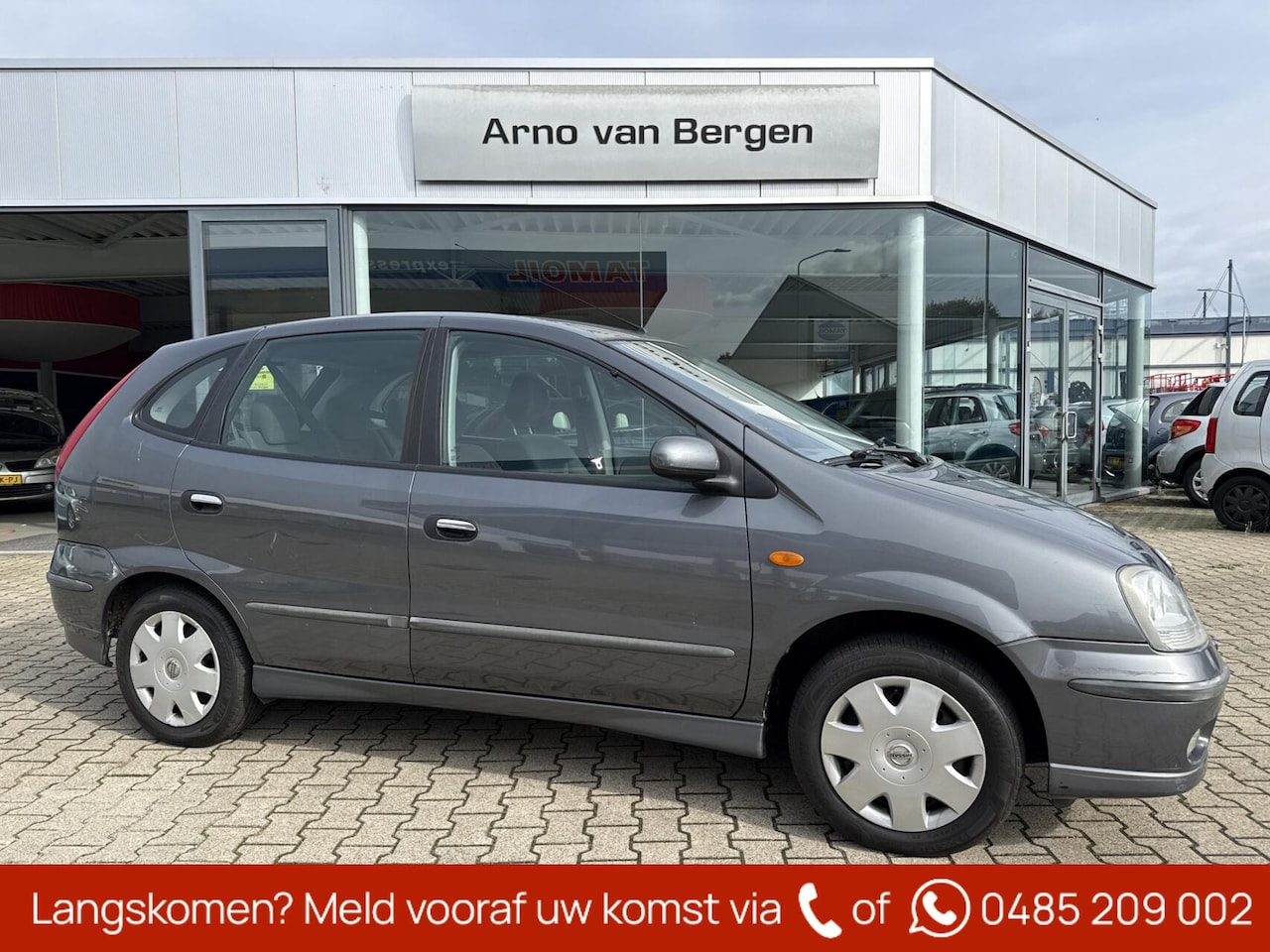 Nissan Almera Tino - 1.8 Acenta 1.8 Acenta, AUTOMAAT, climatronic, achteruitrijcamera, trekhaak, tecnisch top, rondom kras - AutoWereld.nl