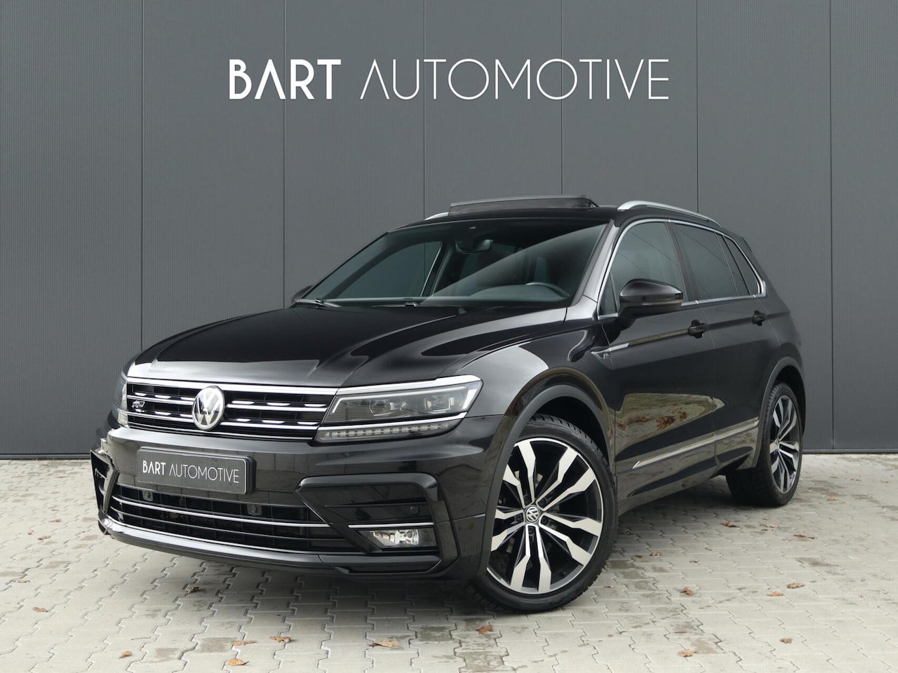Volkswagen Tiguan - 1.5 TSI ACT R-Line|Panodak|Trekhaak|Org NL - AutoWereld.nl