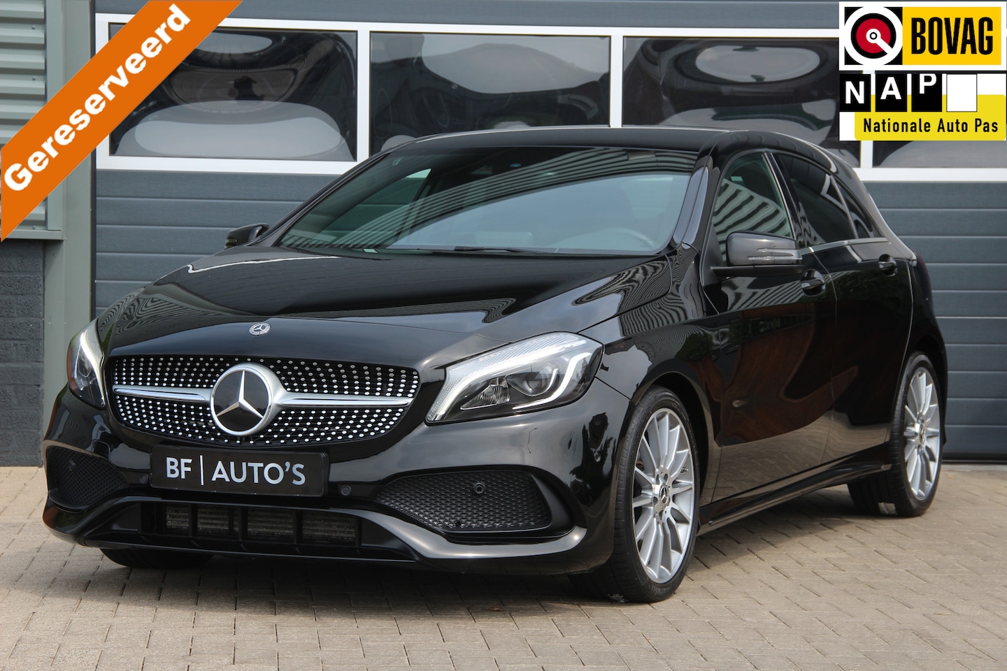 Mercedes-Benz A-klasse - A200 AMG Line | Keyless | Distronic Plus | LED | CarPlay Android | | Camera | Airco | Blue - AutoWereld.nl