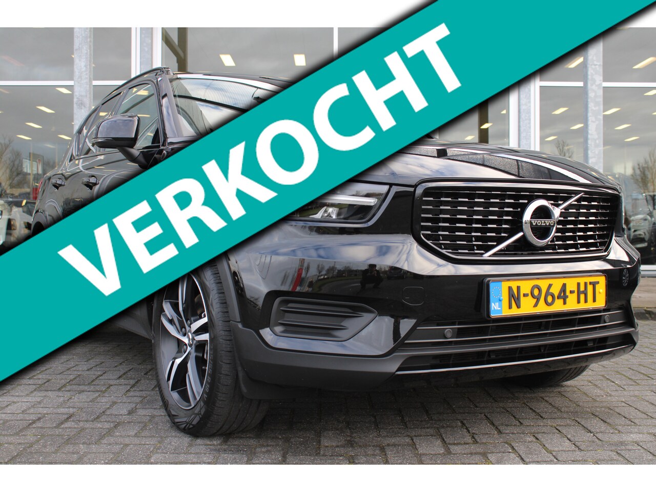 Volvo XC40 - B4 Automaat R-Design | Adapt. Cruise | Trekhaak | Verw. Stoel & stuurwiel | Keyless | Appl - AutoWereld.nl