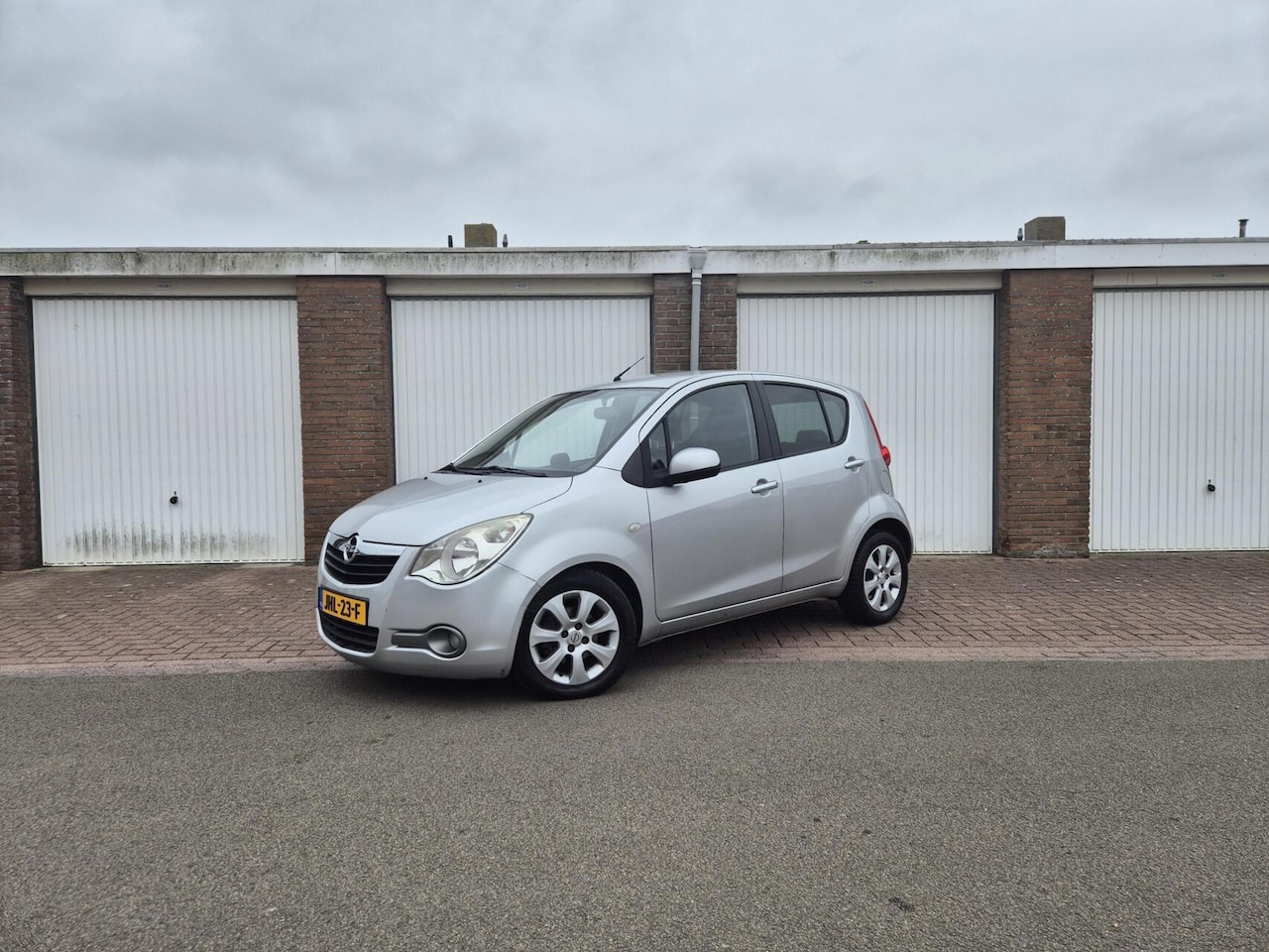 Opel Agila - 1.2 Edition / 1e Eigenaar / Dealeronderhouden / Airco / Stoelverwarming - AutoWereld.nl