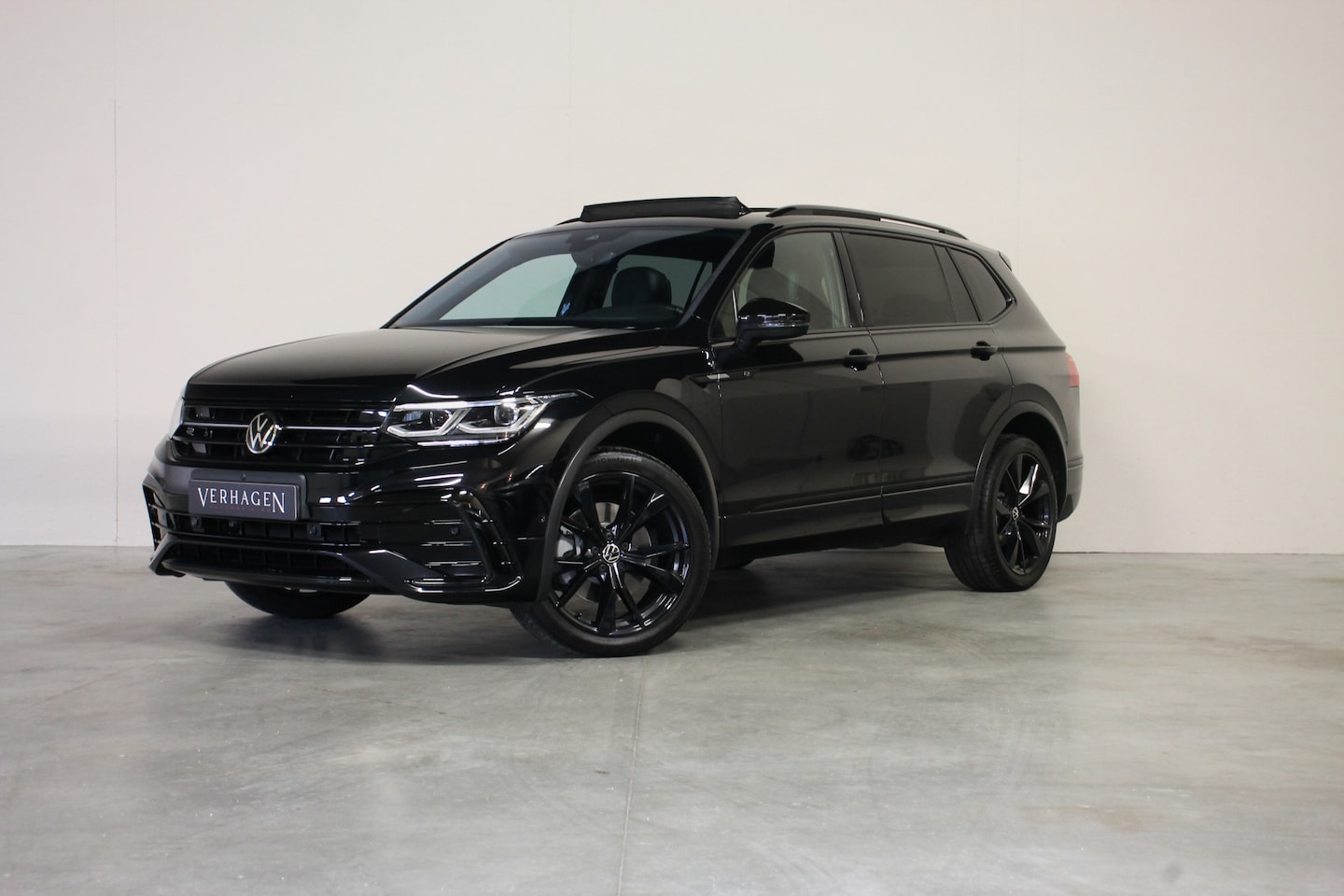 Volkswagen Tiguan Allspace - 7p 2.0 TSI Black Style Leer Pano Trekhaak 4motion - AutoWereld.nl