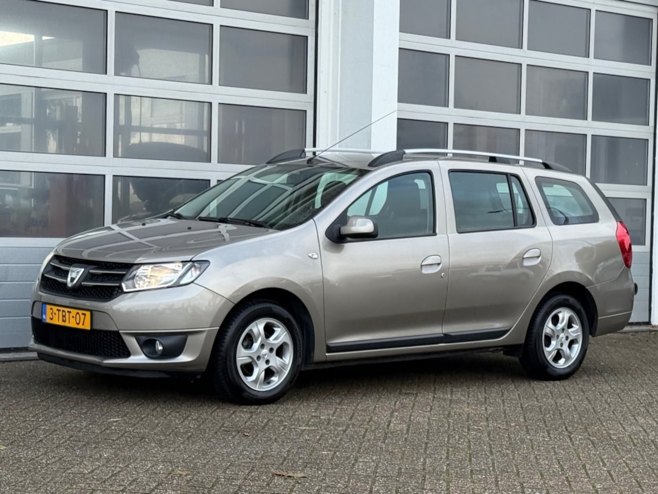 Dacia Logan - 0.9 TCE Prestige 90PK Airco Navi Cruise Pdc Nette auto! - AutoWereld.nl