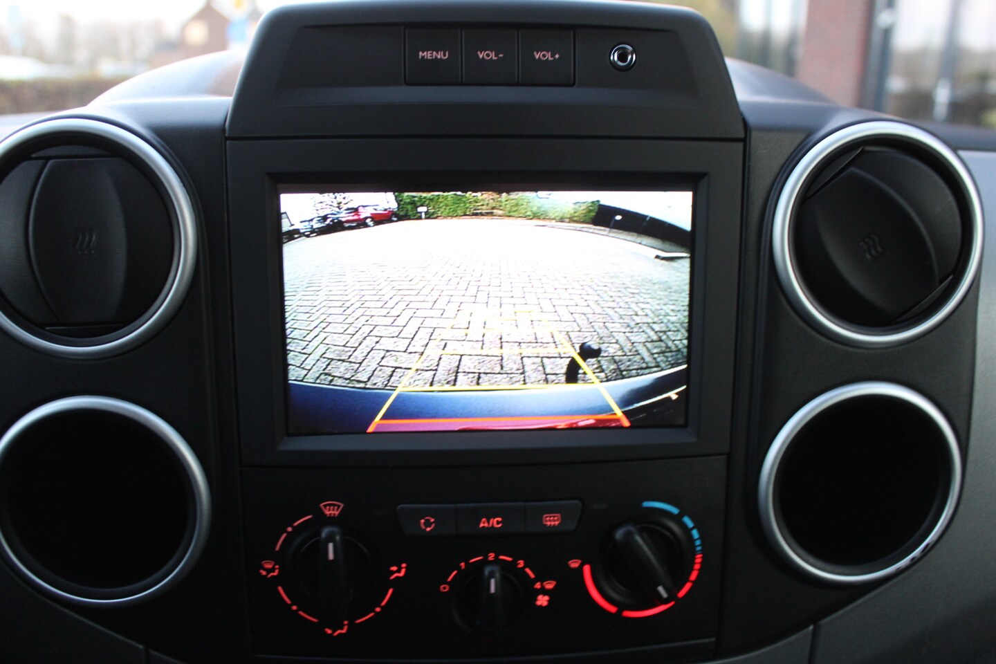 Peugeot Partner Tepee - Style 1.2 PureTech Clima-Cruise-Navi-Trekhaak 50.000 Km !! - AutoWereld.nl