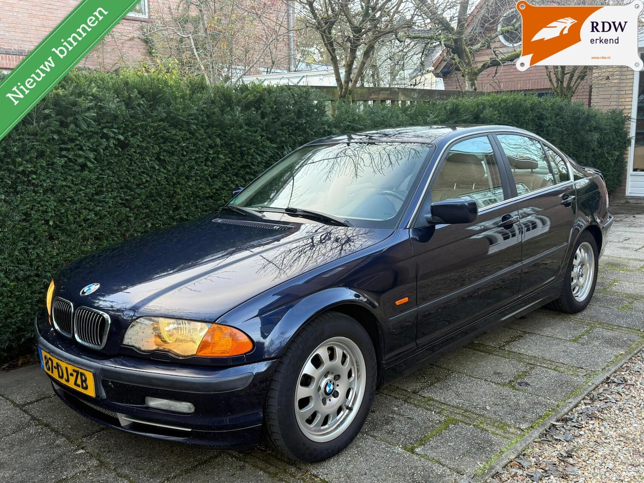BMW 3-serie - 328i Executive Automaat l Youngtimer l Trekhaak - AutoWereld.nl