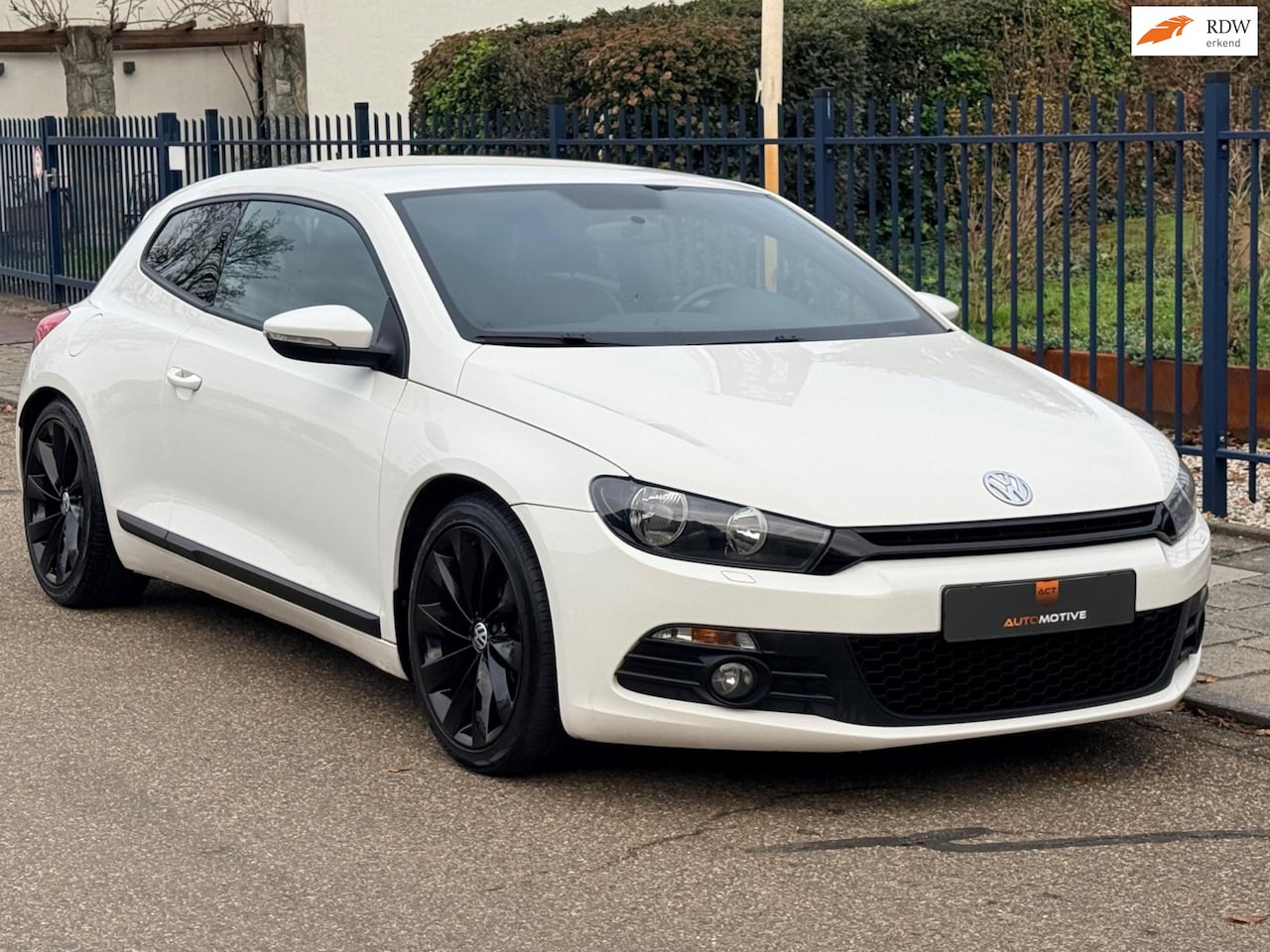 Volkswagen Scirocco - 1.4 TSI 18" / Stoelverwarming / climate control - AutoWereld.nl