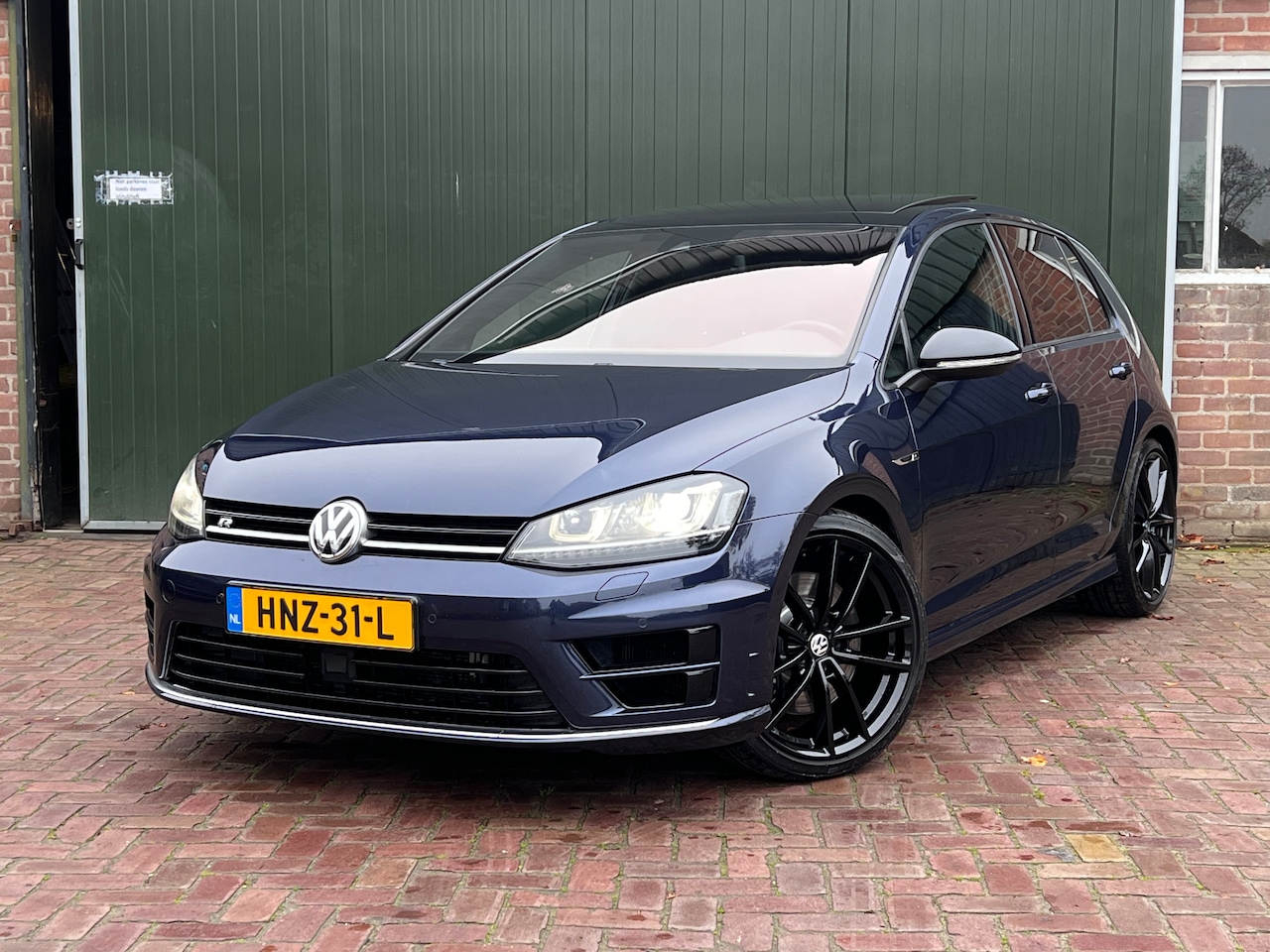 Volkswagen Golf - 2.0 TSI R 4MOTION | Keyless | PanoDak | Volledig onderh. - AutoWereld.nl