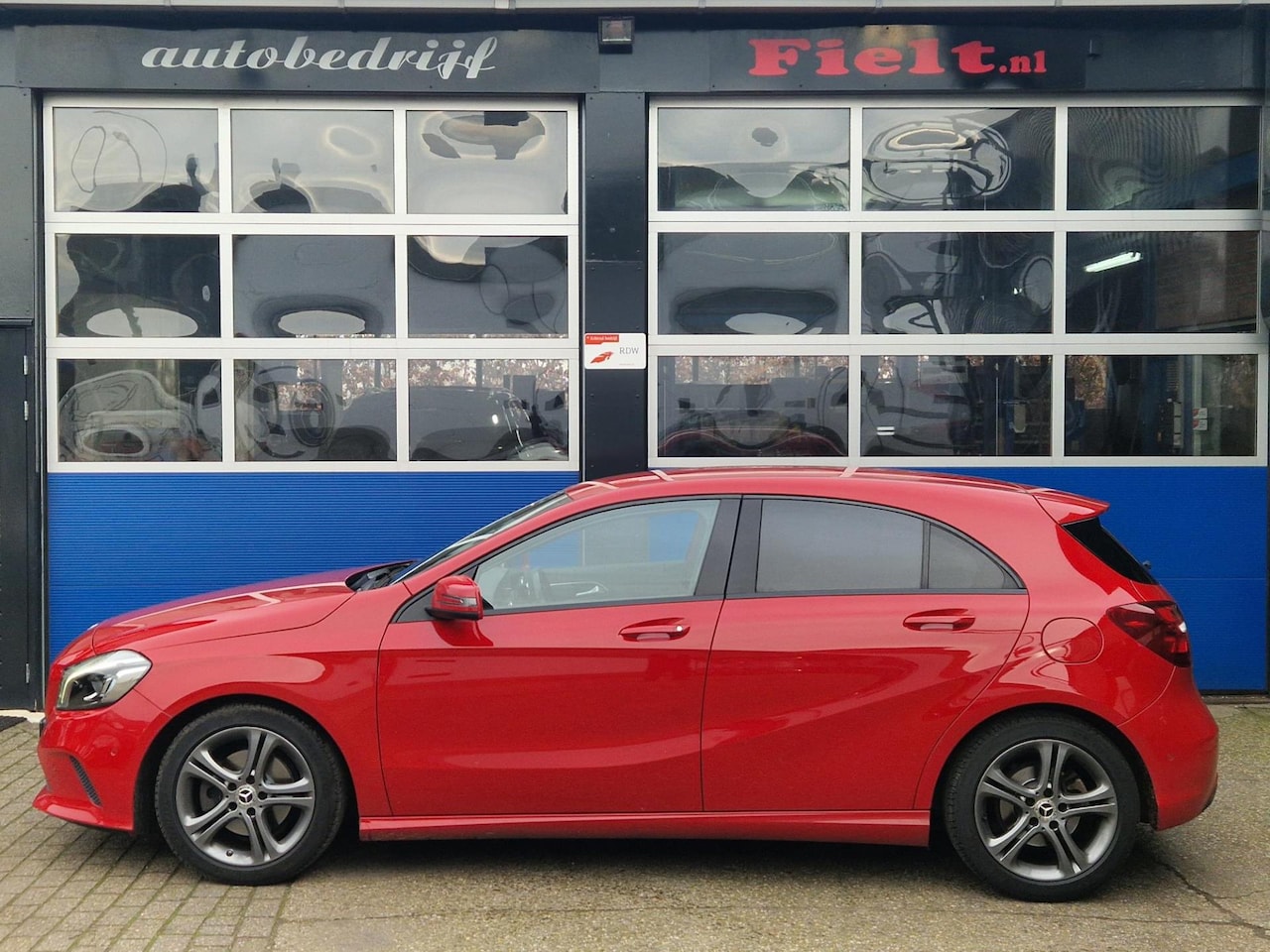 Mercedes-Benz A-klasse - 200 Motorsport Edition / Carplay / LED / Standkachel / Cruise control / Navigatie / Stoelv - AutoWereld.nl