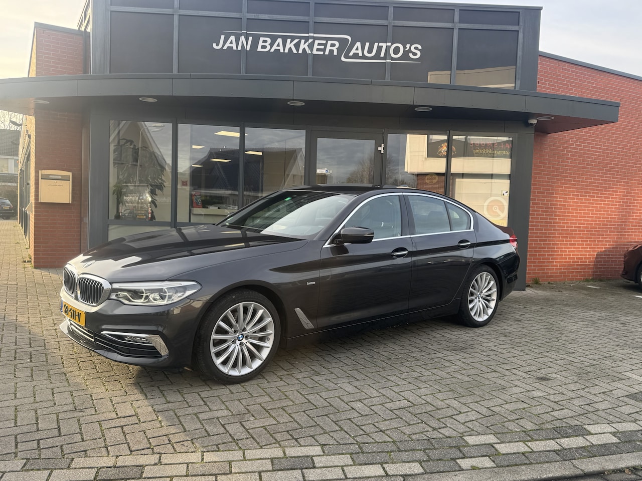 BMW 5-serie - 520i High Executive ✅ Leer ✅ VC ✅ Stoelverw ✅ LED ✅ - AutoWereld.nl
