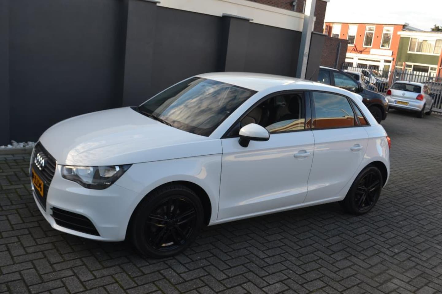 Audi A1 Sportback - 1.2 TFSI Attraction Pro Line LEDER/Navi - AutoWereld.nl