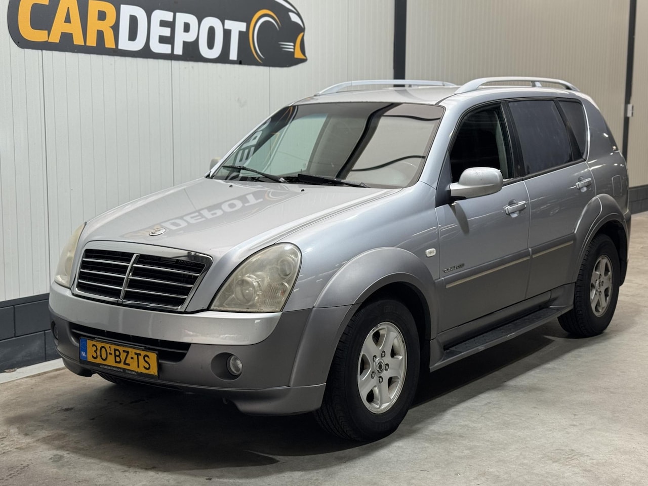 SsangYong Rexton - RX 270 Xdi High Roof RX 270 Xdi High Roof - AutoWereld.nl