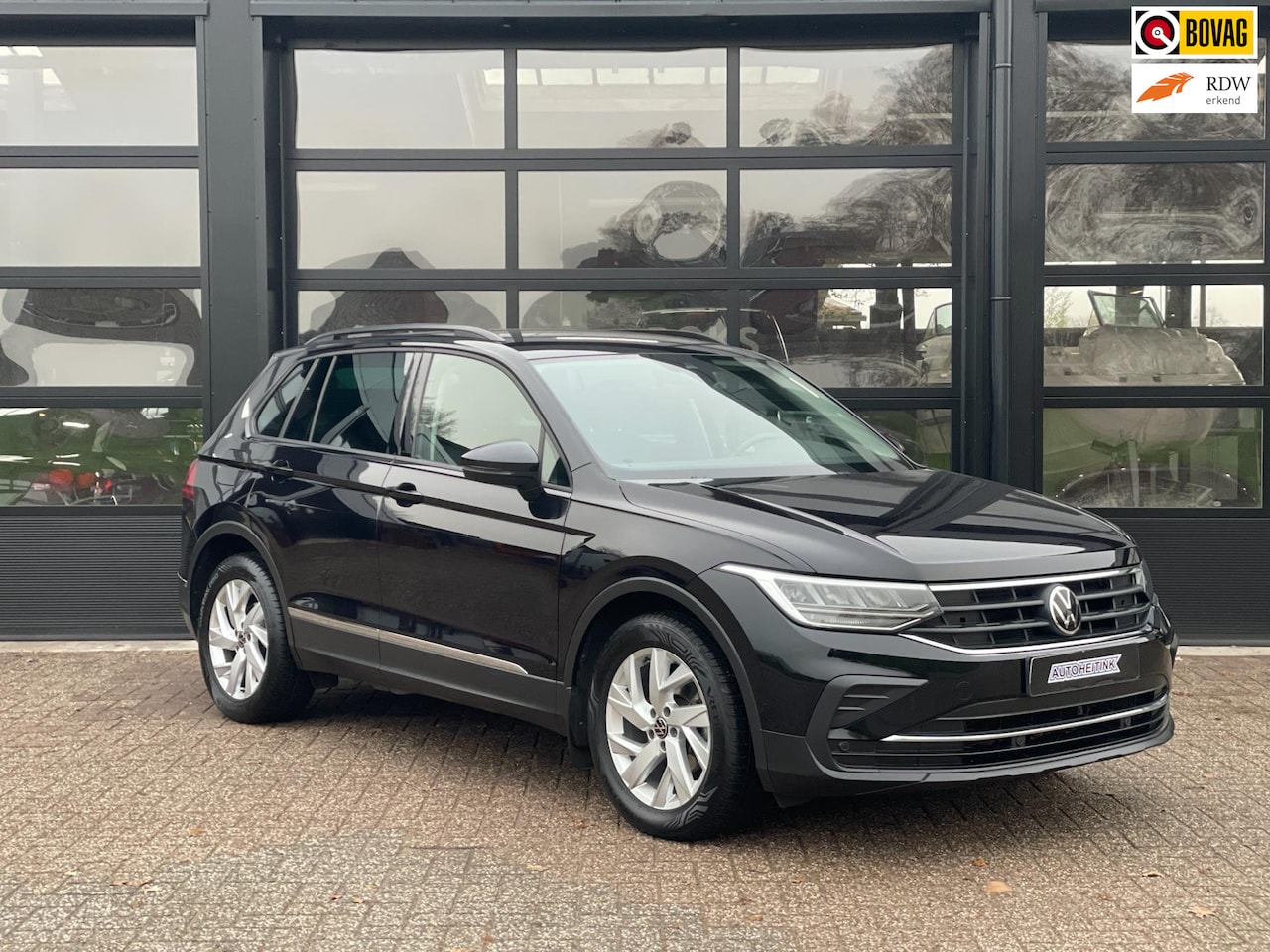 Volkswagen Tiguan - 1.5 TSI Life / LED / Elect. Trekhaak / Standkachel - AutoWereld.nl