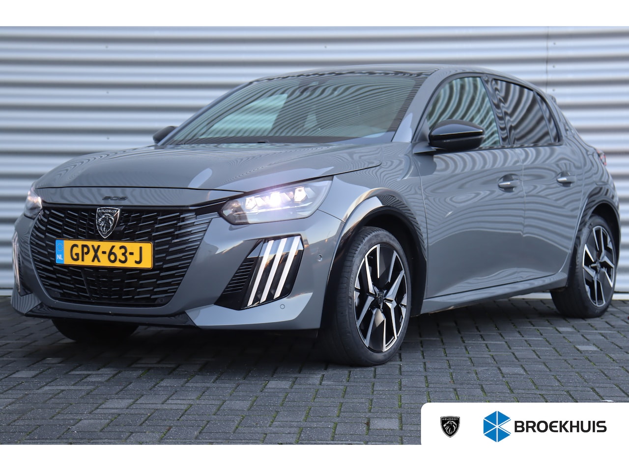 Peugeot 208 - HYBRID 100PK GT PACK AUTOMAAT / NAVI / LEDER / CLIMA / PDC / 17" LMV / CAMERA / KEYLESS / - AutoWereld.nl