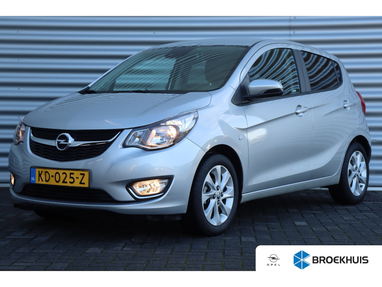 Opel Karl - 1.0 75PK 5-DRS INNOVATION+ AUTOMAAT / NAVI / CLIMA / LED / PDC / 15" LMV / CAMERA / BLUETO - AutoWereld.nl