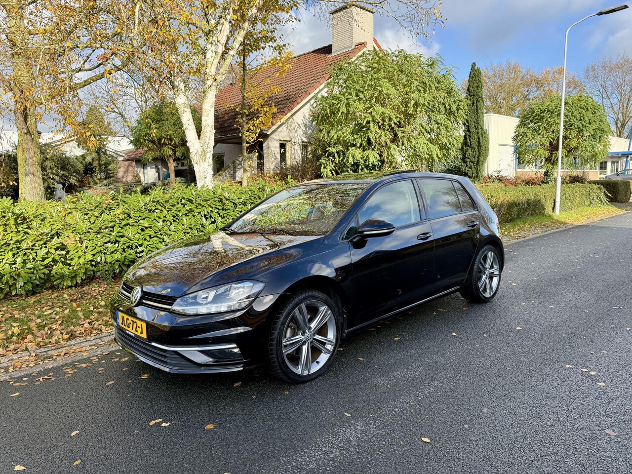 Volkswagen Golf - 1.5 TSI DSG 150PK R-Line•Pano•Navi•Camera - AutoWereld.nl
