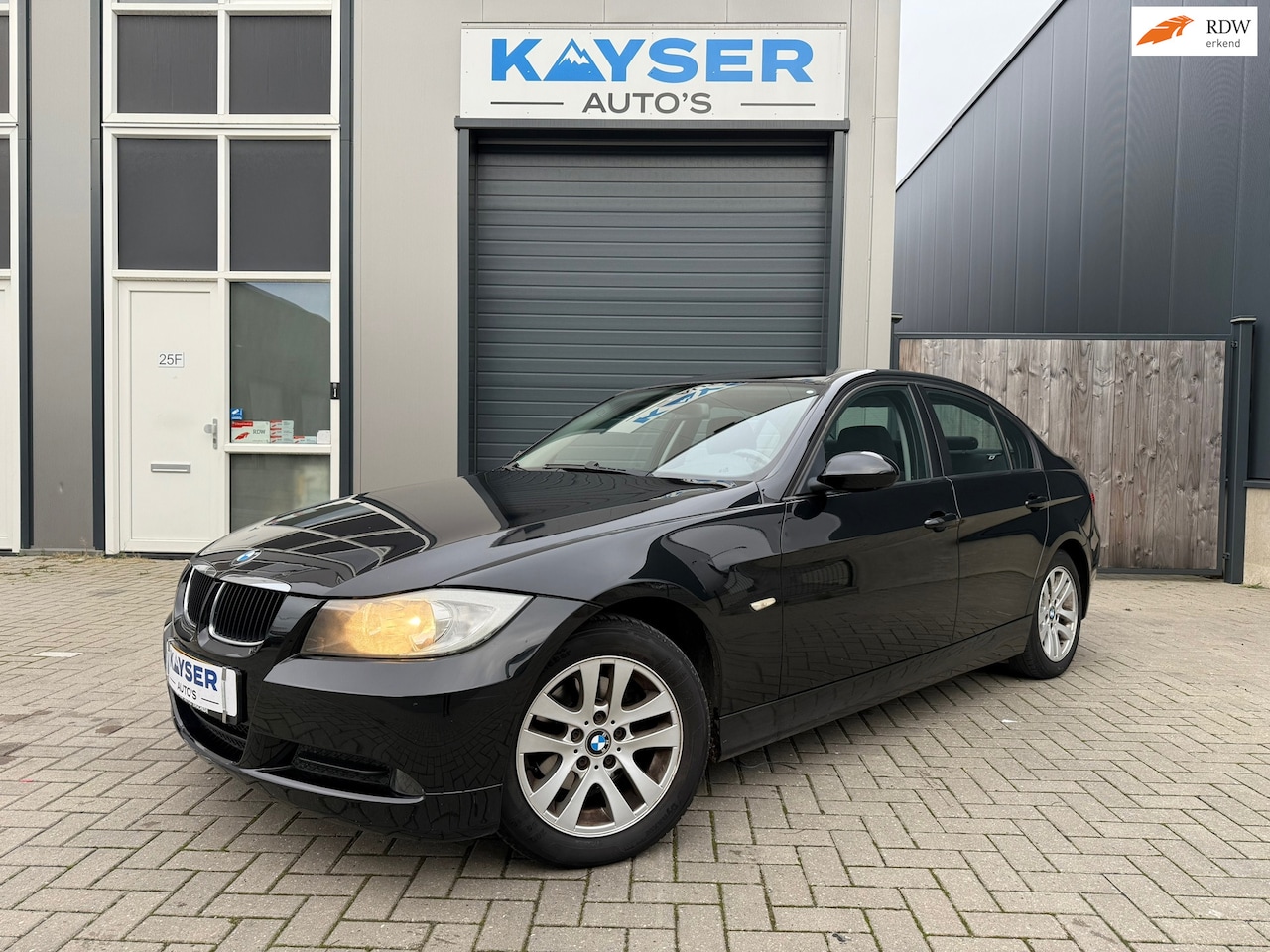 BMW 3-serie - 318i Executive Stoelverwarming Cruise Airco Nw ketting - AutoWereld.nl