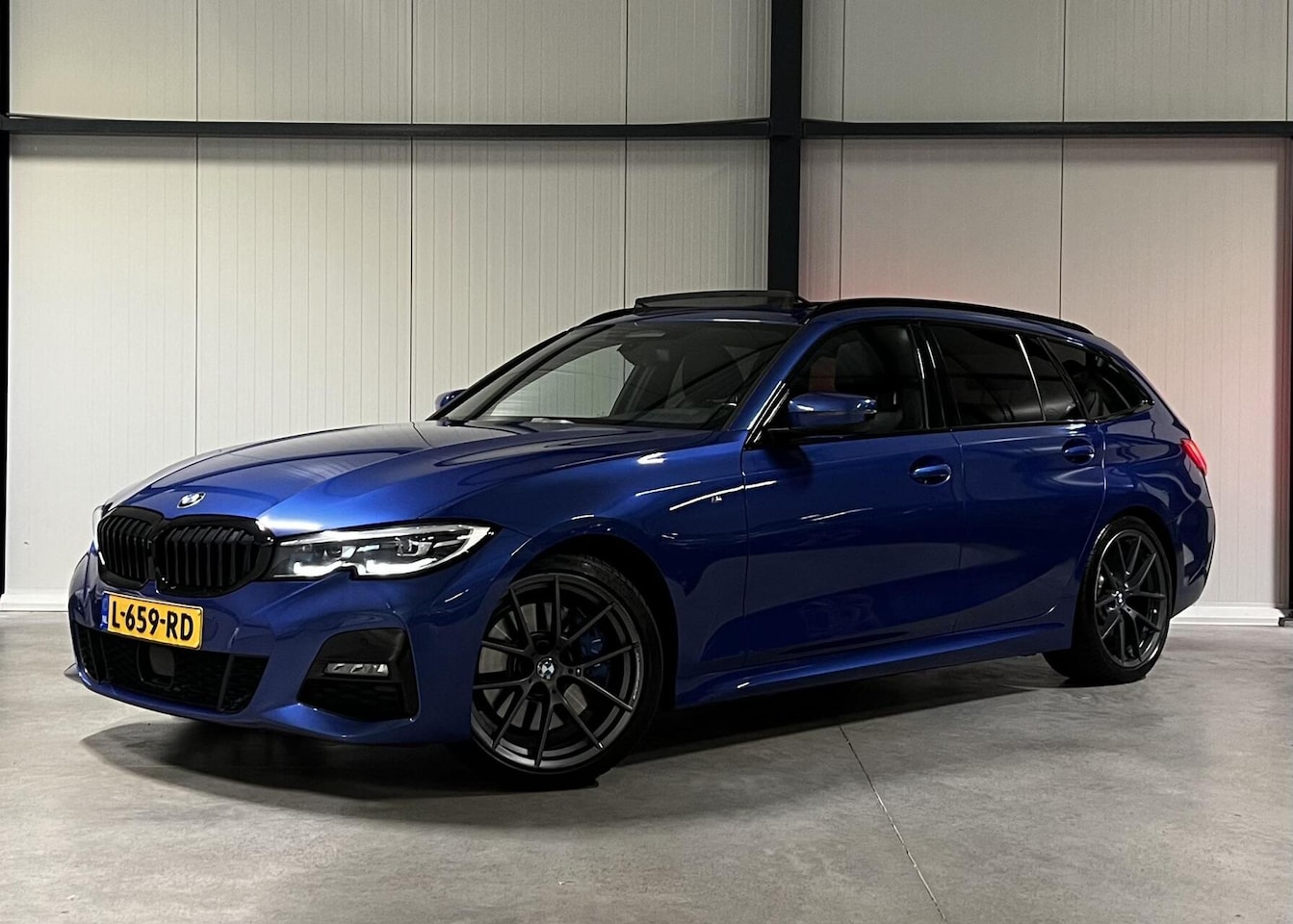 BMW 3-serie Touring - BMW 3-serie 330i 258PK M-Sport High Executive Pano Trekhaak - AutoWereld.nl
