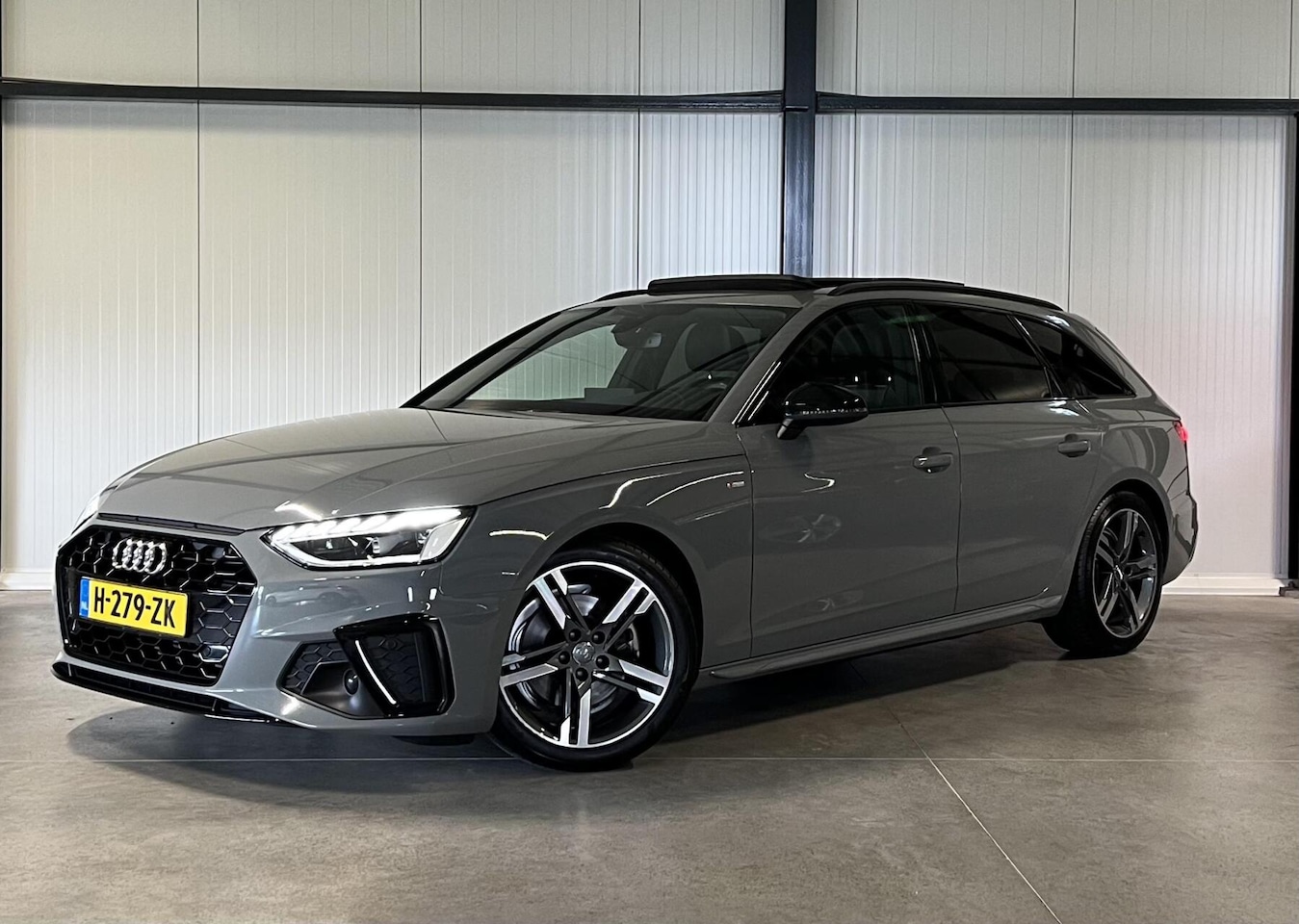 Audi A4 Avant - 40 TFSI 3x S-line Pano Virtual Trekhaak Black - AutoWereld.nl