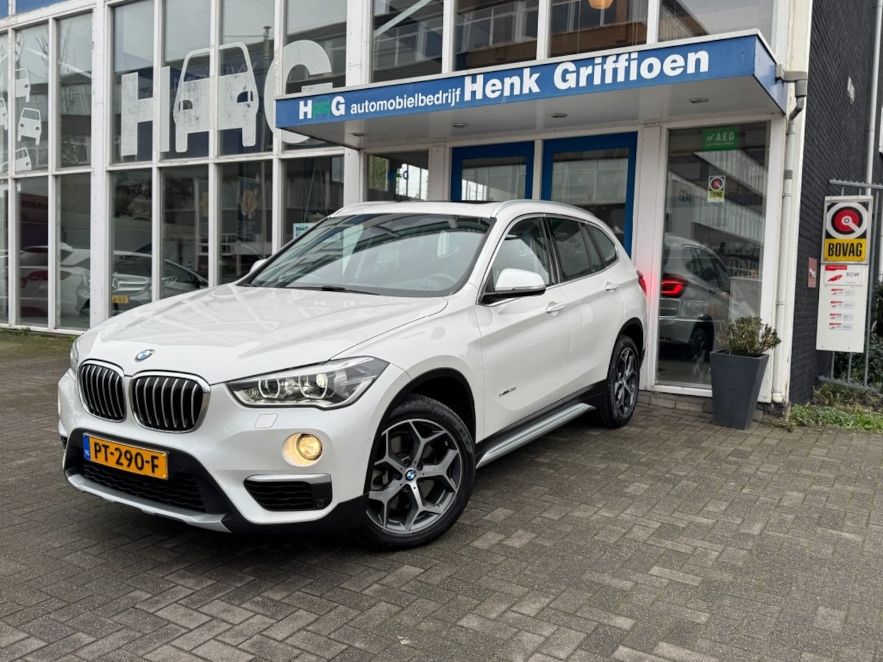BMW X1 - X1 sDrive20i High Executive I Panoramadak I Leer I Stoelverw. I PDC I Xenon - AutoWereld.nl