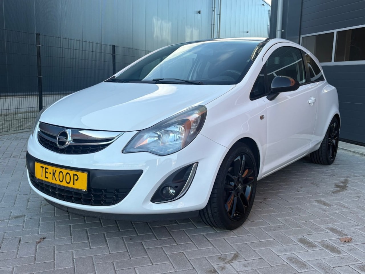 Opel Corsa - 1.4-16V SPORT /17 INCH/ ZWART DAK - AutoWereld.nl