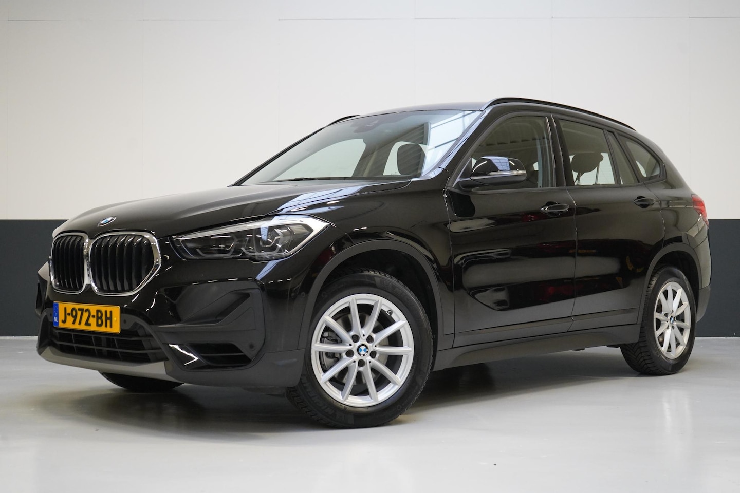 BMW X1 - sDrive18i Executive Edition | Head-Up | Navigatie | Climate control | Cruise control - AutoWereld.nl