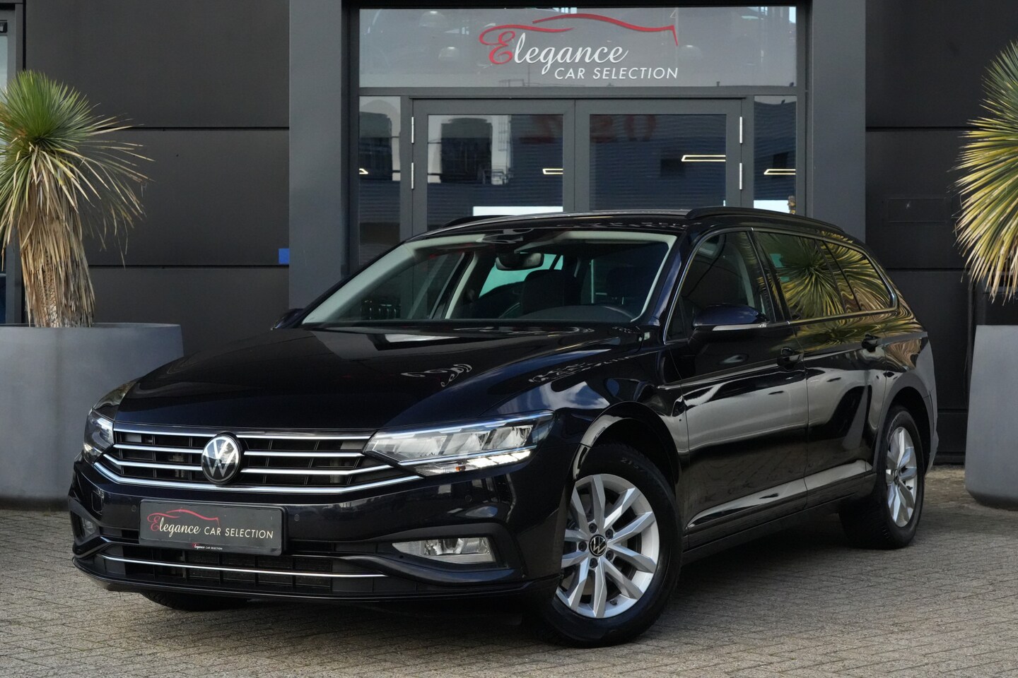 Volkswagen Passat Variant - 1.5 eTSI Business 150pk Navigatie/Trekhaak/Parkeersensoren - AutoWereld.nl