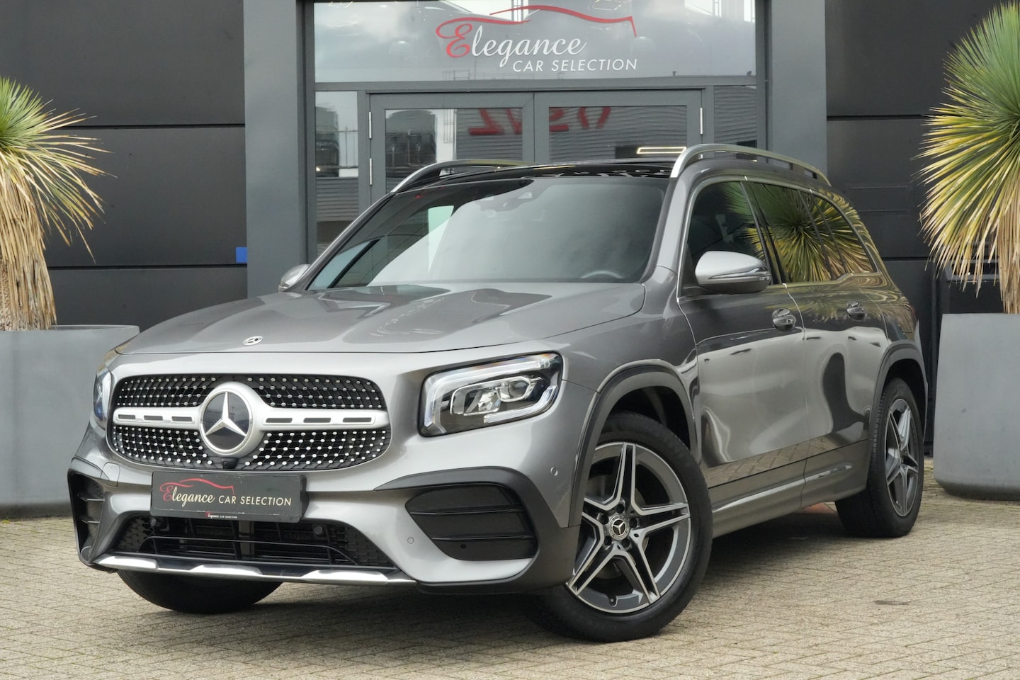 Mercedes-Benz GLB - 200 Premium Plus 7p. 164pk Panoramadak/Trekhaak/Camera - AutoWereld.nl
