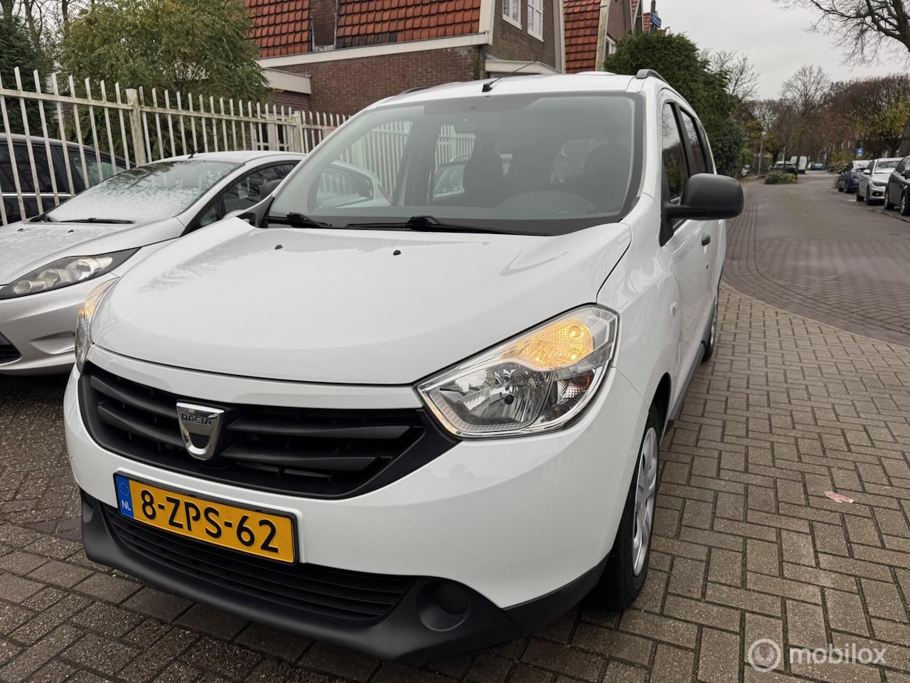 Dacia Lodgy - 1.2 Tce Blackline 5p. 1.2 TCe Blackline 5p. - AutoWereld.nl