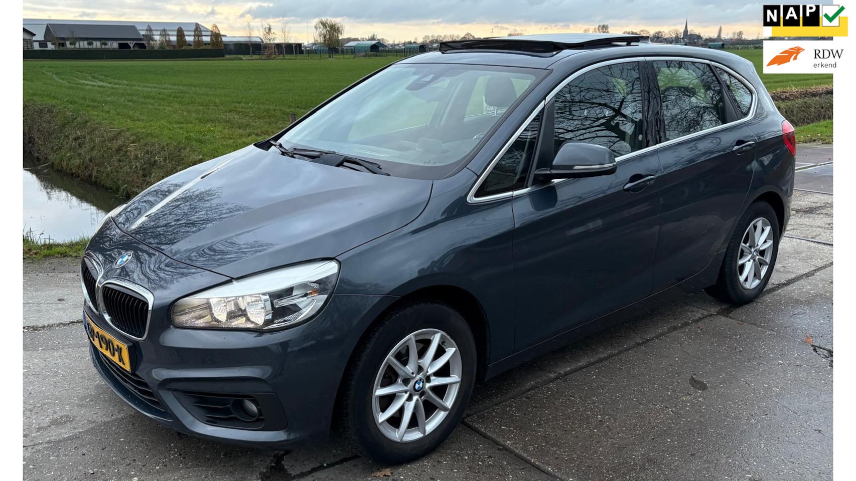 BMW 2-serie Active Tourer - 218d Corporate Lease Essential/ panoramadak/ clima/ navi/ bj 2015 - AutoWereld.nl