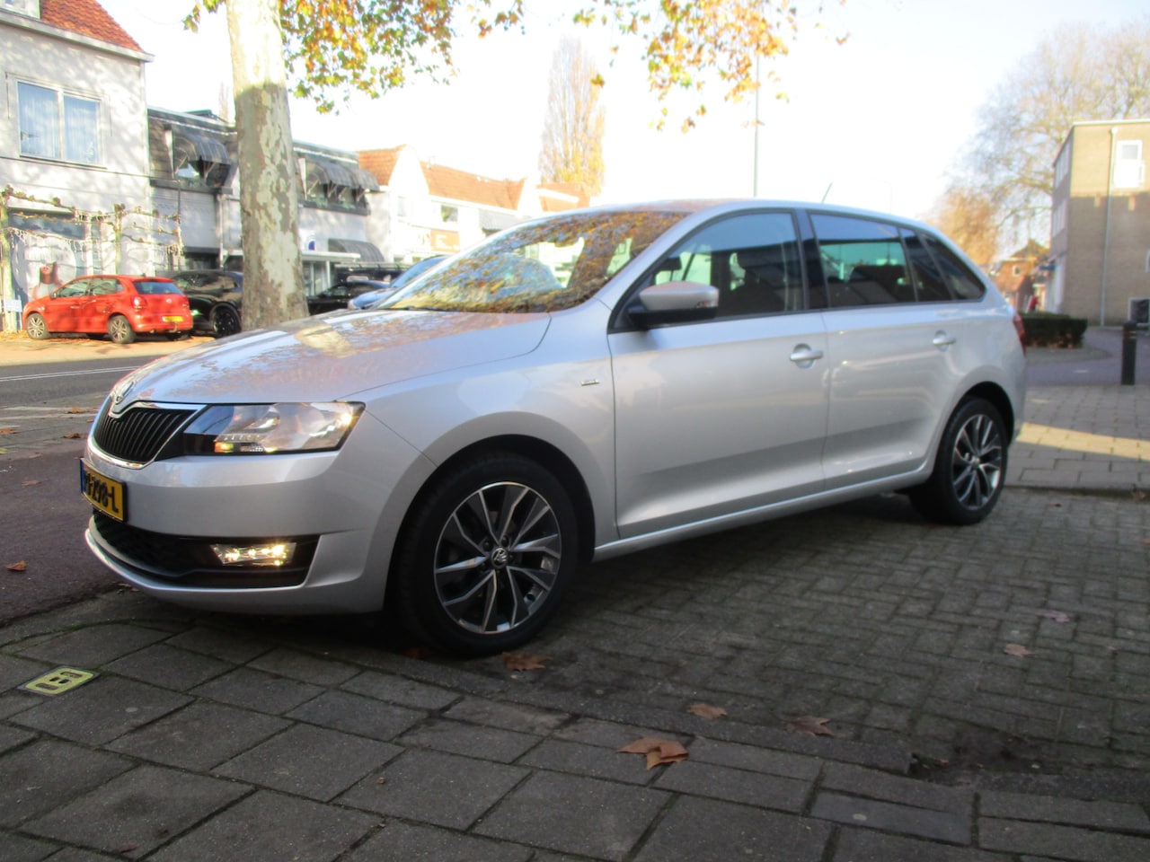 Skoda Rapid Spaceback - 1.0 TSI Greentech Drive 5-drs / AUTOMAAT / AIRCO / NAVI / TREKHAAK / 81dkm - AutoWereld.nl
