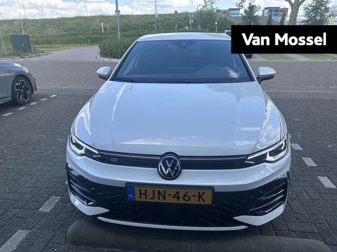 Volkswagen Golf - 1.5 eTSI R-Line Edition | Automaat | Navigatie | Draadloze Apple carplay | Adaptive cruise - AutoWereld.nl