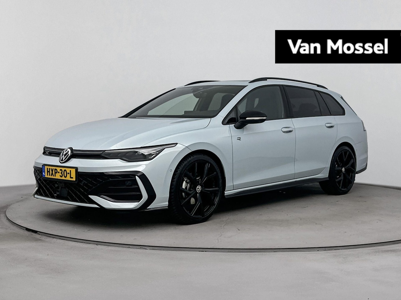 Volkswagen Golf Variant - 1.5 eTSI R-Line Edition | Panoramadak | Black Style Pakket | 19" Lichtmetalen Velgen | Ele - AutoWereld.nl