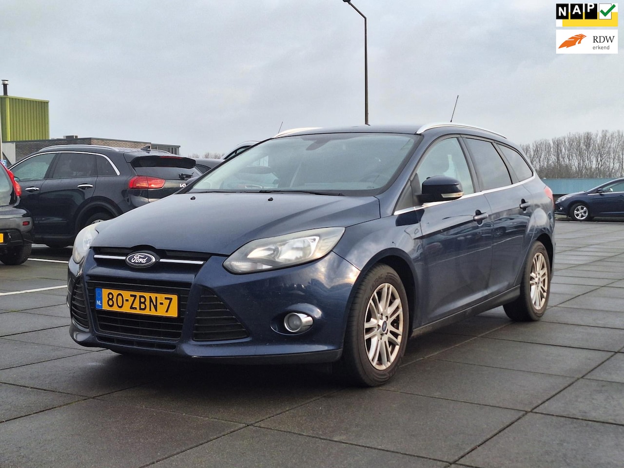 Ford Focus Wagon - €4949,-1.0 EcoBoos Titanium Navi Trekhaak Climate Control E5 - AutoWereld.nl