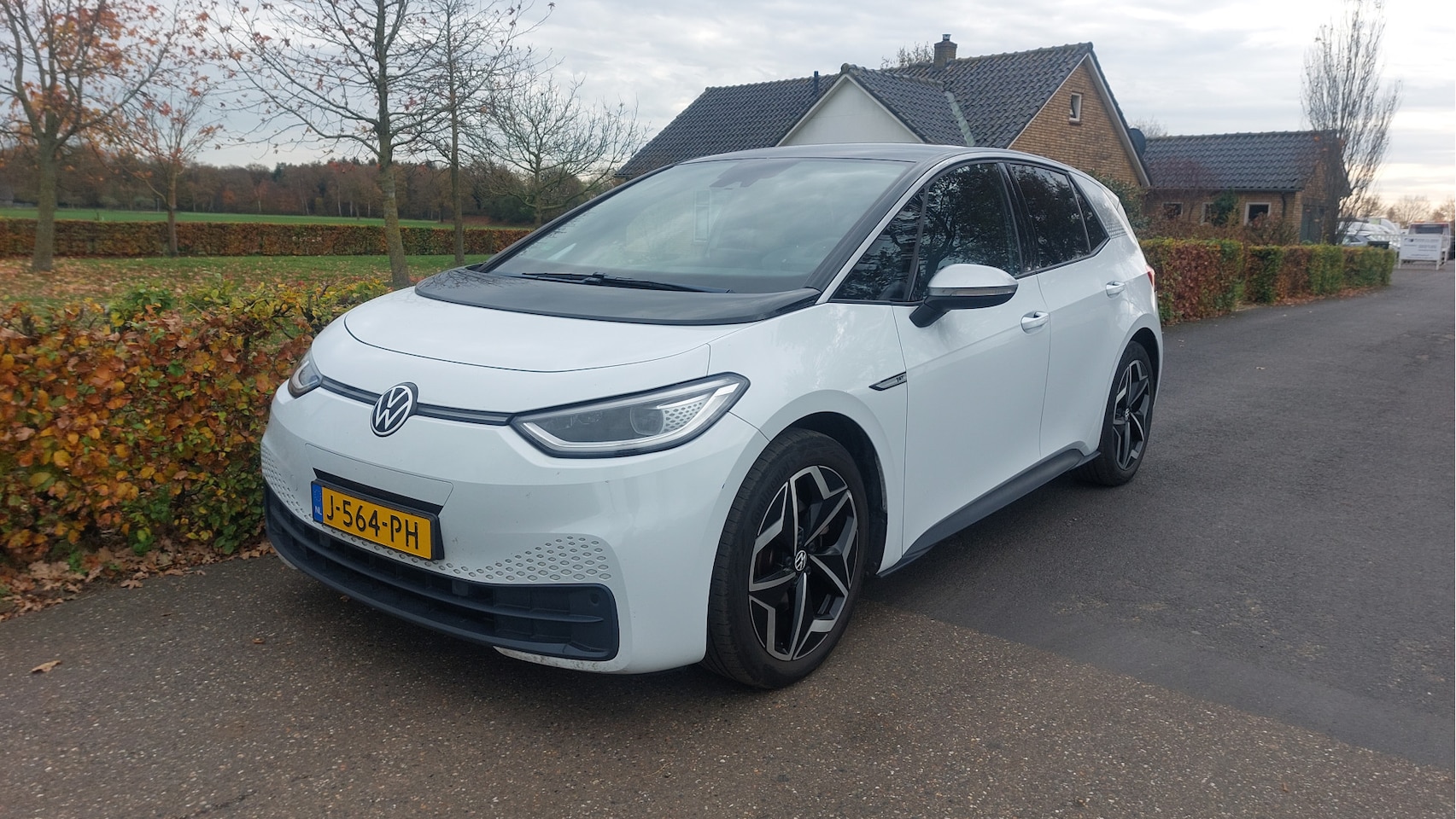 Volkswagen ID.3 - First Plus 58 kWh CLIMA/NAVI/LED BJ 2020 - AutoWereld.nl