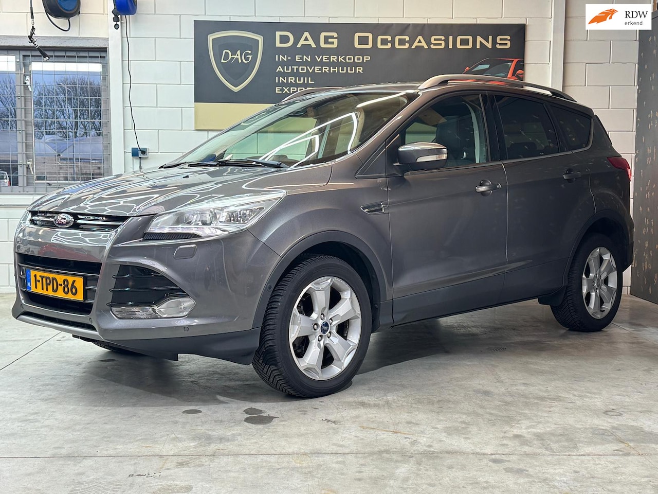 Ford Kuga - 1.6 Titanium 4WD|AUTO|CAMERA|OPENDAK|LEER|TREKHAAK - AutoWereld.nl