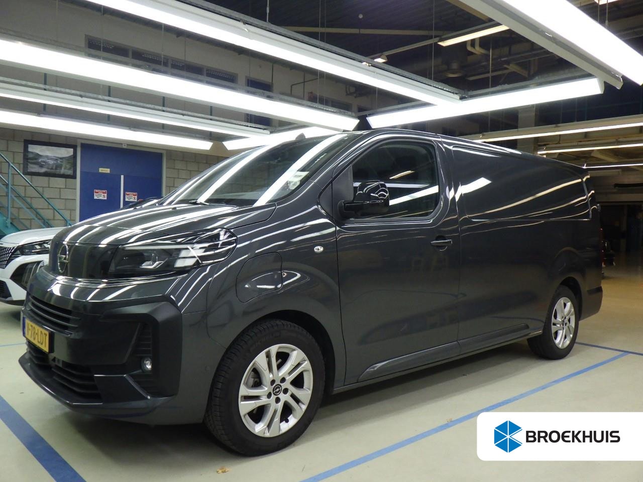 Opel Vivaro Electric - L3 75 kWh NIEUW MODEL! | BIJNA ALLE OPTIES! | 5,9% RENTE FINANCIAL LEASE - AutoWereld.nl