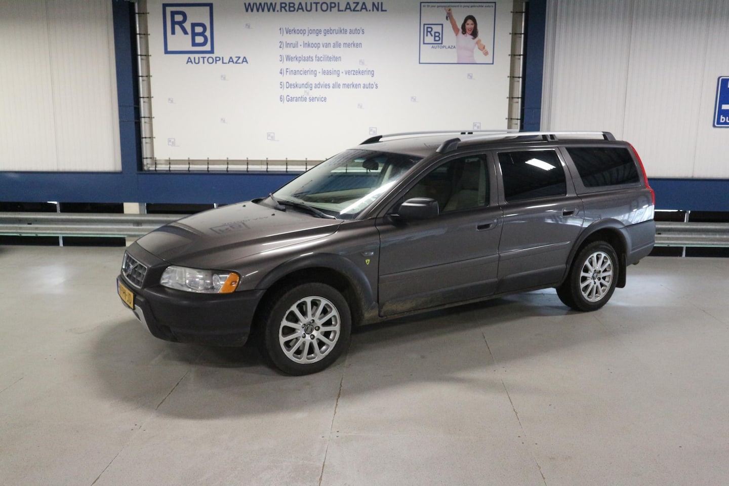 Volvo XC70 - 2.5 T Kinetic / Rijdt perfect / Leuke Youngtimer ! - AutoWereld.nl