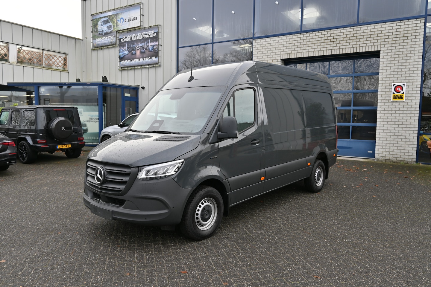 Mercedes-Benz eSprinter - 320 L2 Select 81kWh DC Laden 115kW, Distronic, Trekhaak, Etc. - AutoWereld.nl