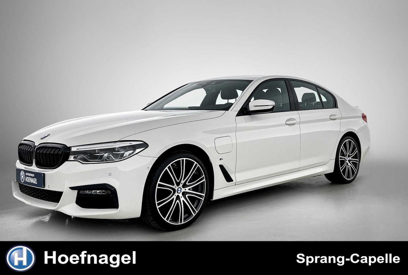 BMW 5-serie - 530e iPerformance M Sport | Camera | Stoelverwarming | Head Up Display | - AutoWereld.nl