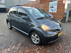 Toyota Aygo - 1.0-12V + 5deurs airco nieuwe apk zeer nette auto