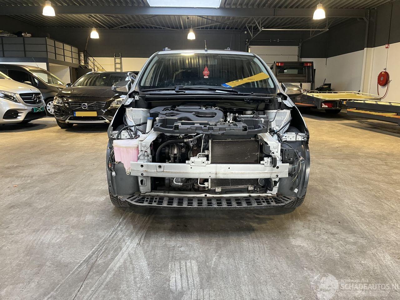 Peugeot 108 - 1.0 e-VTi Collection TOP! 1.0 e-VTi Collection TOP!